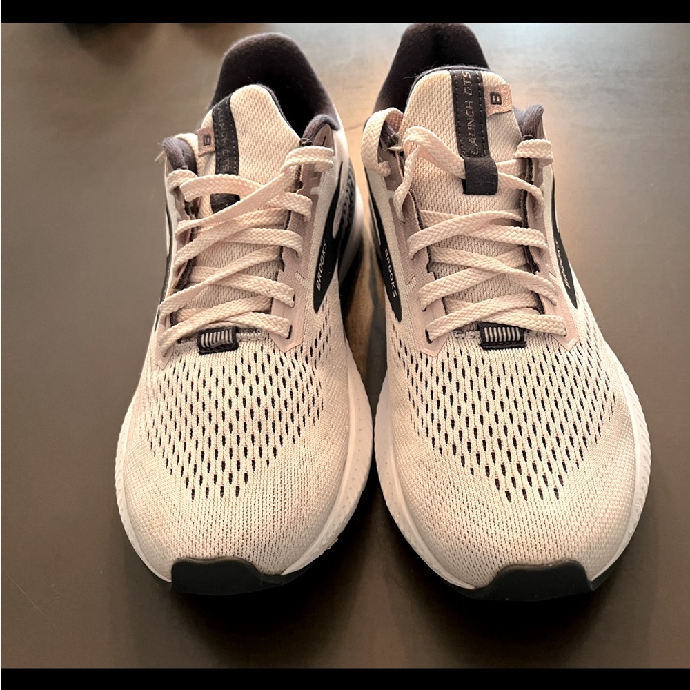 Brook sneaker 6.5